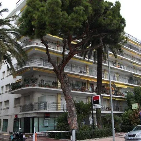Santa Maria - Giotto - Face Proche Commerces Et Plages Mae-9734 芒通